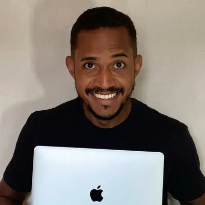 Robson ganhou MacBook Air