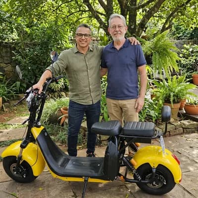 César e Maurício ganhou Moto Elétrica